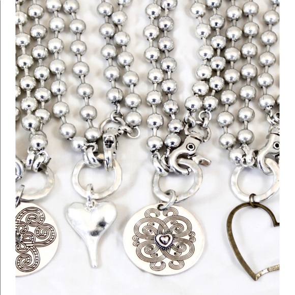 Lizou Silver Necklace - Picture 1 of 3